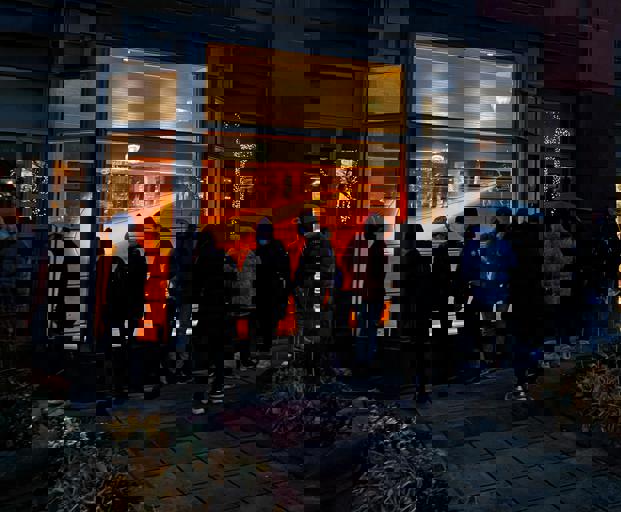 Taxi Shortage Intensifies Nightlife Woes for Stranded Residents